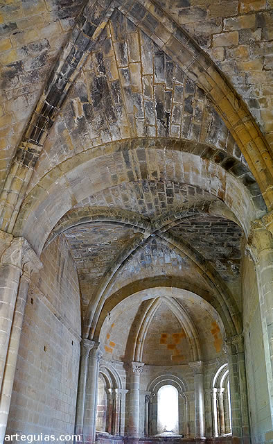 Puilampa: interior del templo