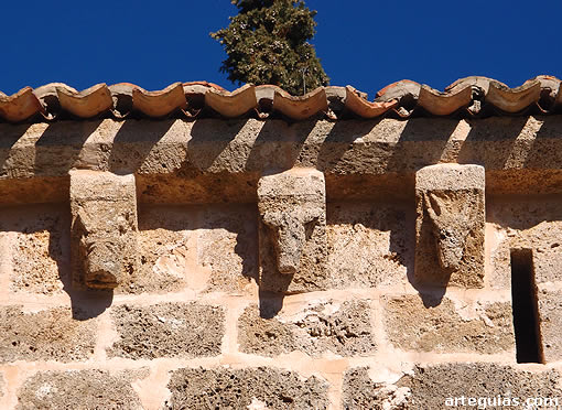 Canecillos de la nave