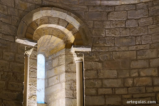 Detalle del interior del &aacute;bside. Ermita de la Virgen del Camino de Badost&aacute;in, Navarra