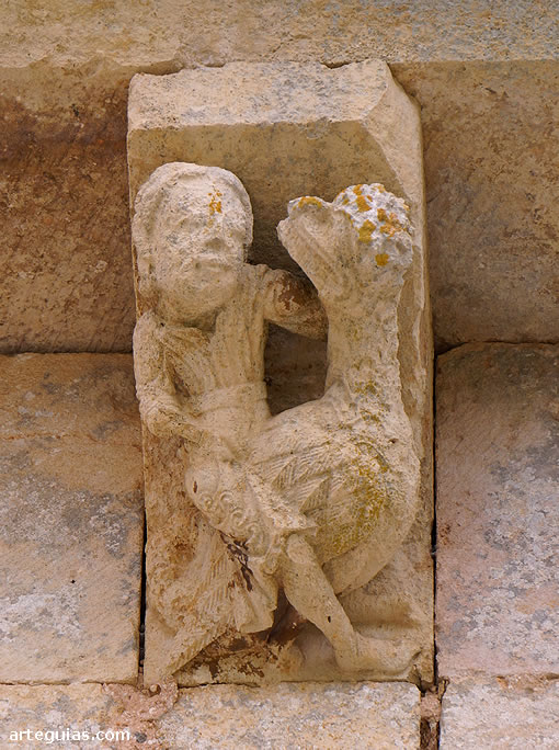 Canecillo de combate contra un drag&oacute;n