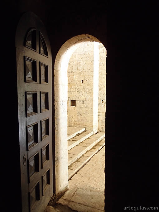 La nave desde el cuerpo de la torre