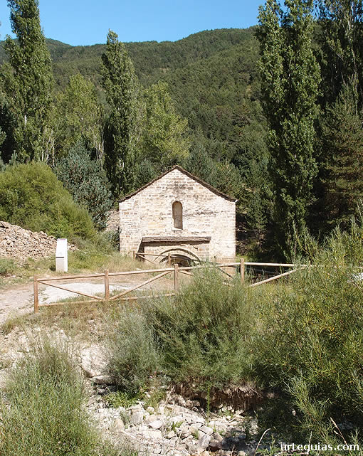 San Adri&aacute;n de S&aacute;sabe se encuentra hundida frente a los terrenos circundantes