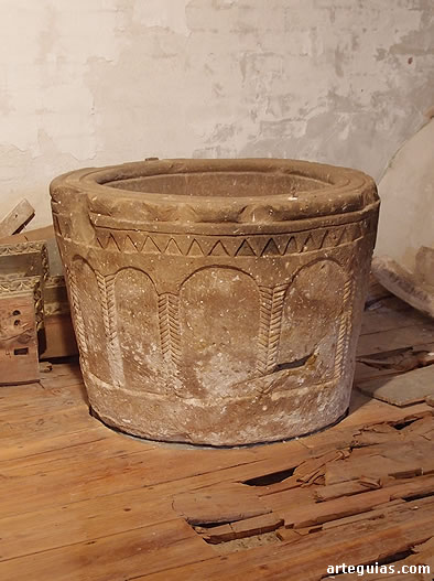 Ermita de San Crist&oacute;bal: pila bautismal