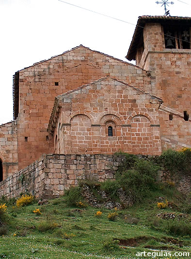 La cabecera de &aacute;bside rectangular