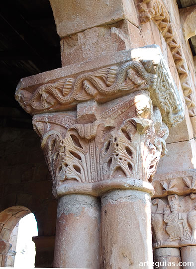 Detalle del p&oacute;rtico de San Crist&oacute;bal de Canales de la Sierra