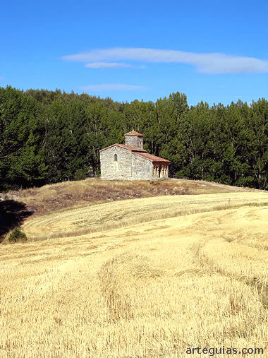 La ermita de Santa Cecilia en su buc&oacute;lica ubicaci&oacute;n