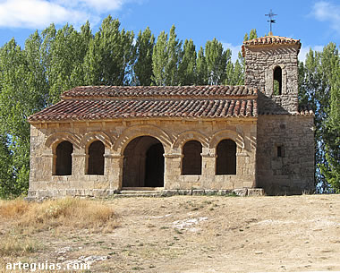 La galer&iacute;a porticada vista desde el sur