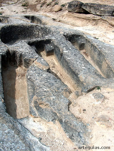 Tumbas del Yacimiento Arqueol&oacute;gico