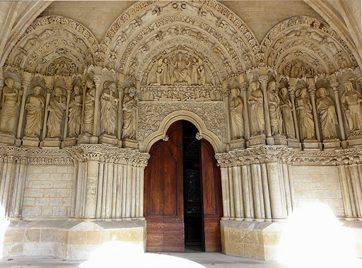 Portada principal de la Bas&iacute;lica rom&aacute;nica y g&oacute;tica de Saint-Seurin de Burdeos