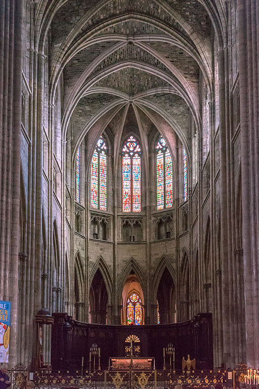 Interior de la catedral de Saint-Andr&eacute; de Burdeos