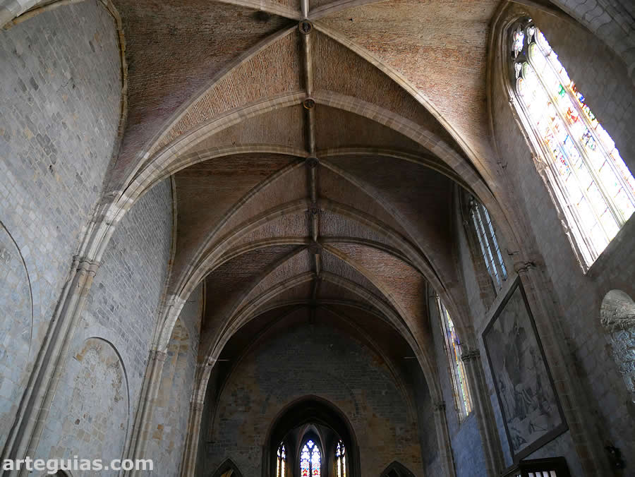 B&oacute;vedas de crucer&iacute;a cuatripartita de ladrillos