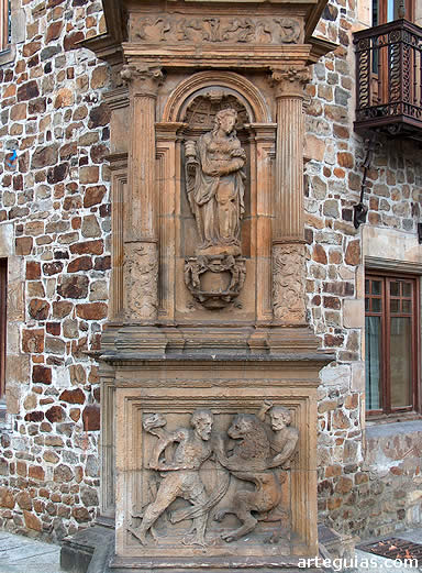 Pilastra angular de la Universidad