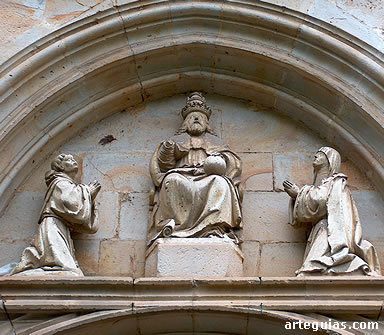 T&iacute;mpano de una de las portadas del Monasterio