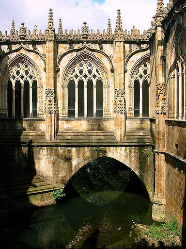 Interior del precioso claustro g&oacute;tico de San Miguel