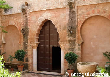 Muro mud&eacute;jar de la iglesia de Santa Mar&iacute;a de la Granada, de Niebla