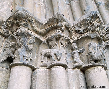 Capiteles de la puerta