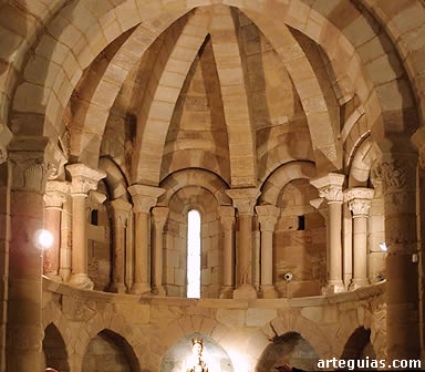 Bell&iacute;simo interior del &aacute;bside. Eunate