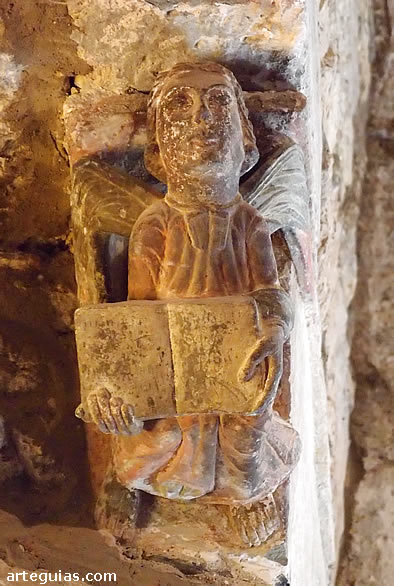 Otro &aacute;ngel con un libro abierto