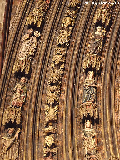 Arquivoltas con santas y profetas