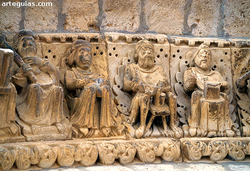 Detalle de la arquivolta figurada de la portada de Santiago de Carri&oacute;n