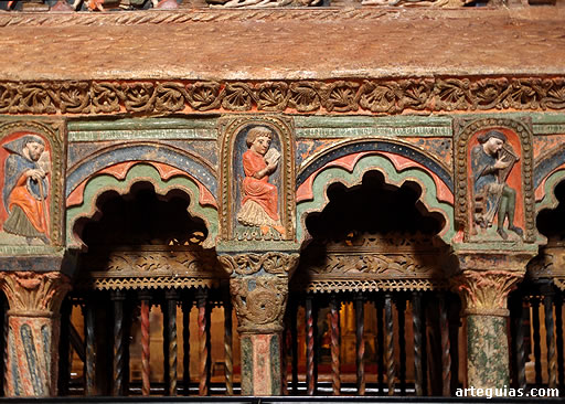 Apoyos del Cenotafio de la bas&iacute;lica de San Vicente de &Aacute;vila