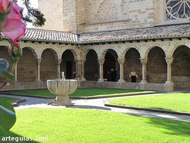 Patio y fuente del claustro