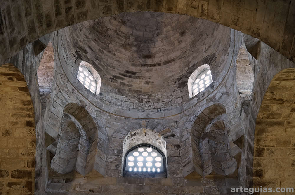 C&uacute;pula interior con sus dobles trompas