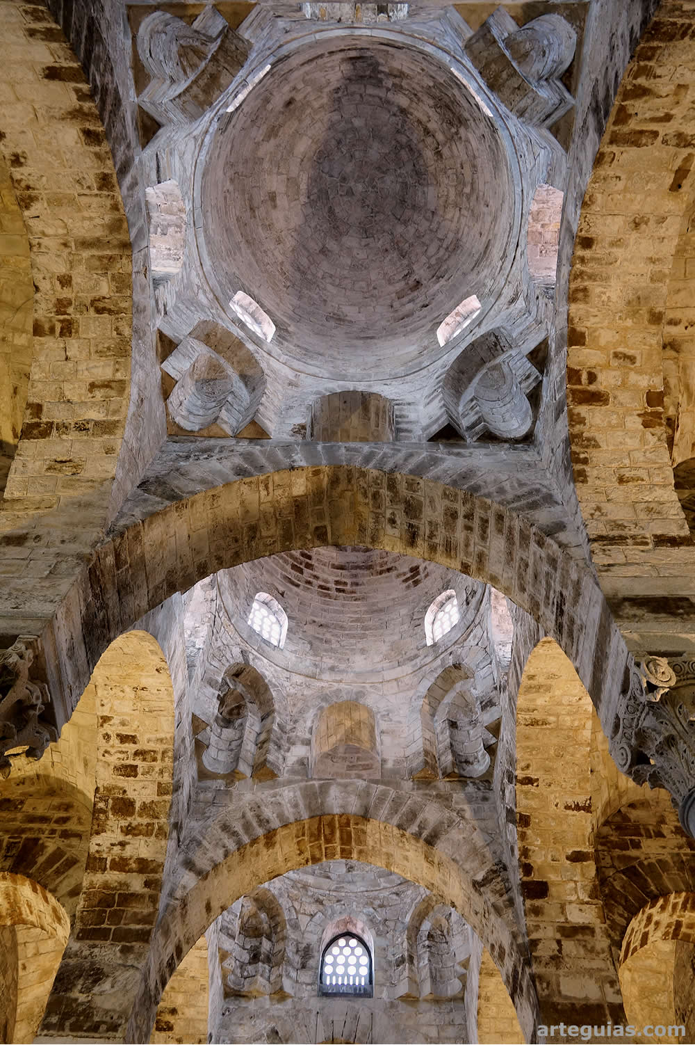 Tres c&uacute;pulas del interior de San Cataldo