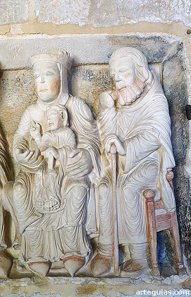 Detalle del relieve de la Epifan&iacute;a: La Virgen y San Jos&eacute;