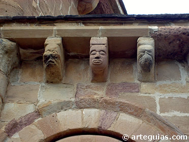 Canecillos del &aacute;bside