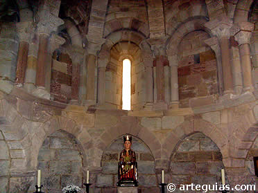 El &aacute;bside al interior