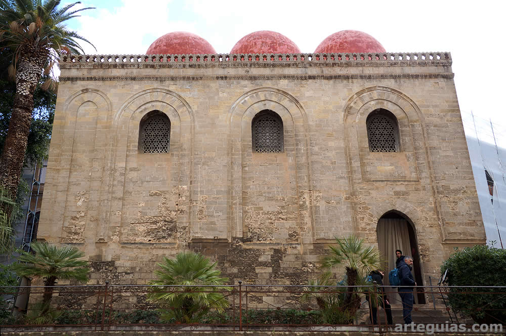 Costado norte del exterior