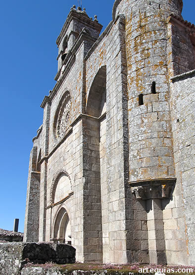 Otra persoectiva de la fachada occidental