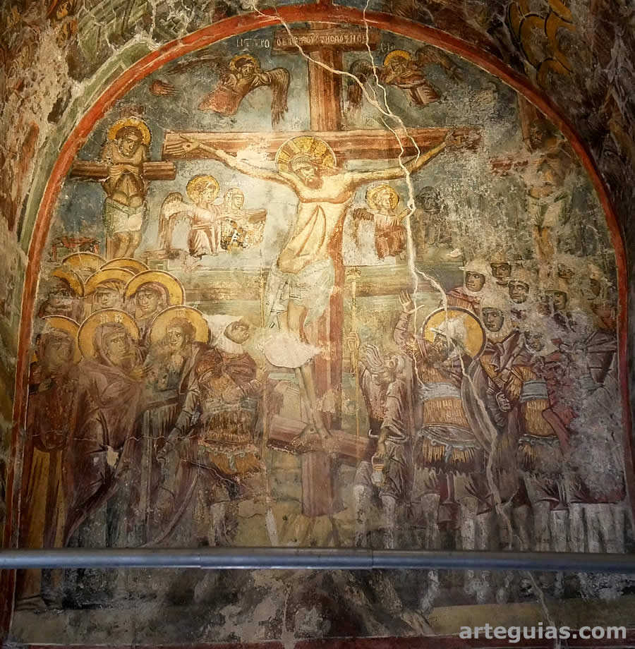 Crucifixi&oacute;n con numerosos soldados, mujeres y &aacute;ngeles