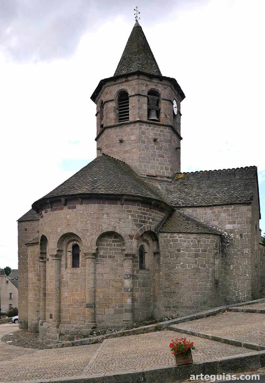 Escalado de vol&uacute;menes con el campanrio sobre el crucero