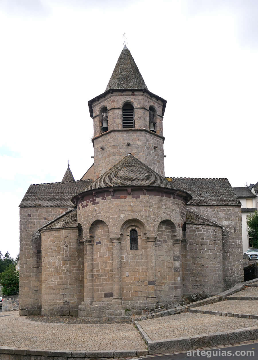Iglesia de Nasbinals desde el este