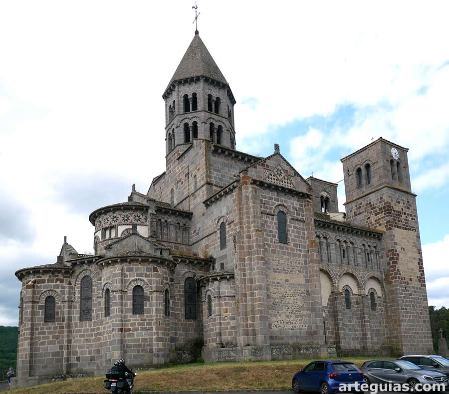 La iglesia de Saint-Nectaire es de lo mejor del rom&aacute;nico de Auvernia y Francia