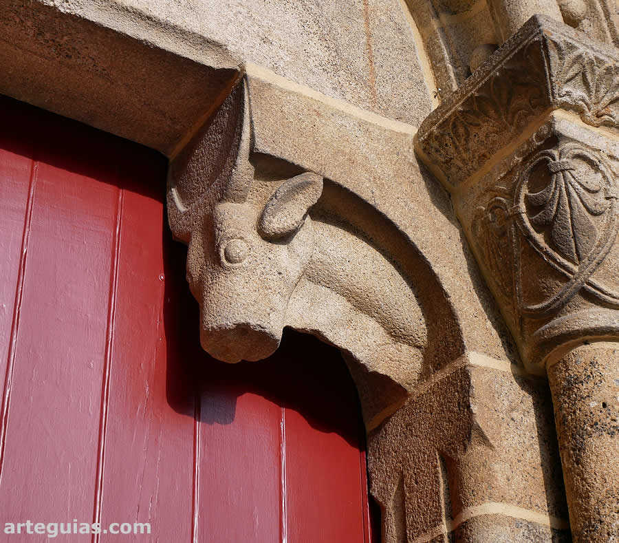 Mocheta de la puerta principal