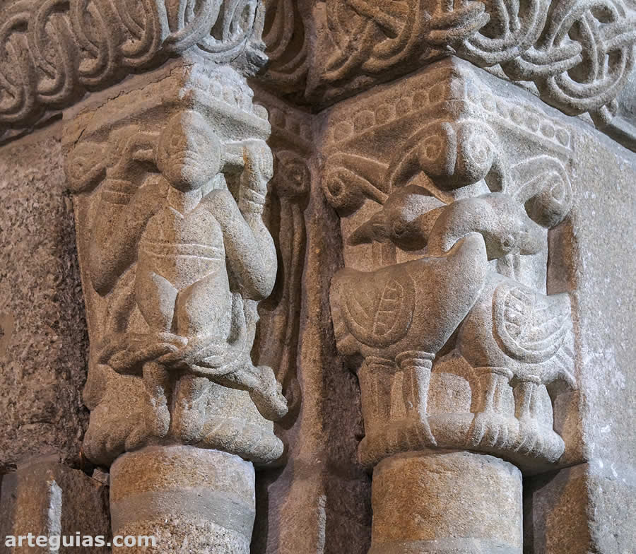 Dos capiteles del arco triunfal