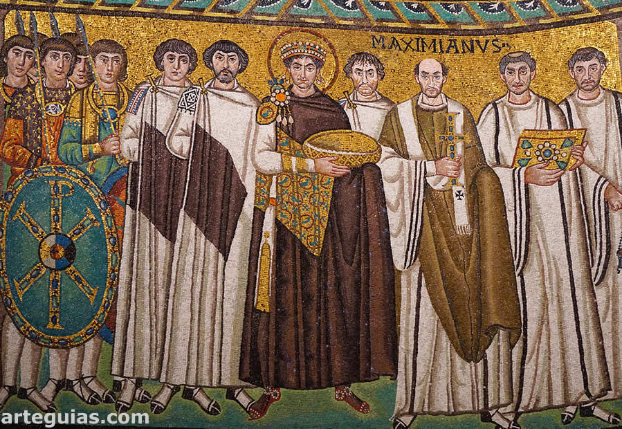 Mosaico de Justiniano y su s&eacute;quito, uno de los mosaicos m&aacute;s famosos de San Vital