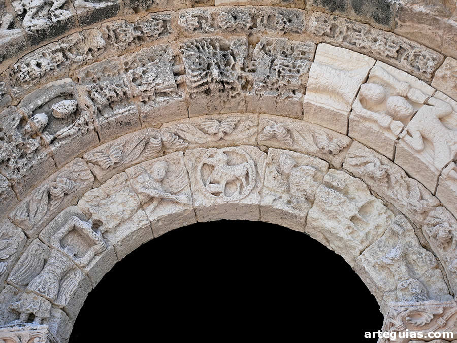 DOvelas centrales de la puerta del brazo norte del transepto