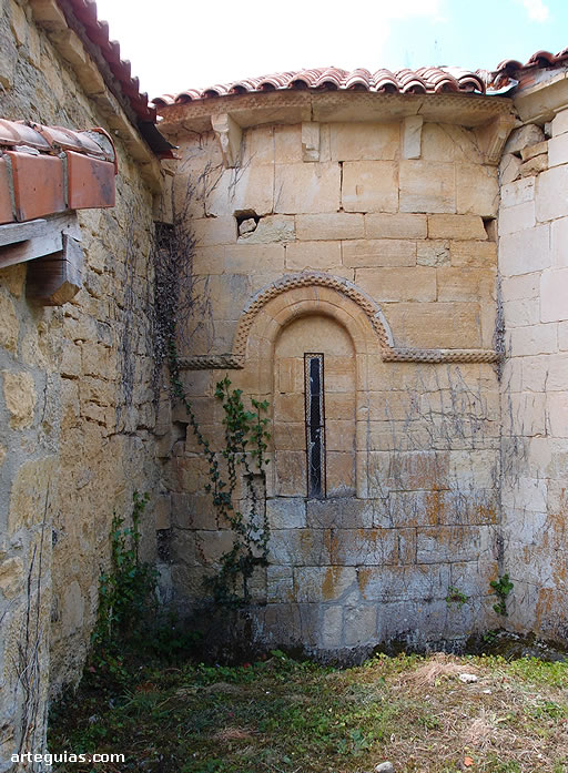 Pa&ntilde;o del &aacute;bside que queda a la vista al estar libre de edificaciones