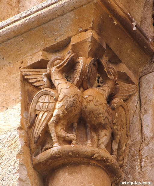 Capitel con dragones. Gredilla de Sedano