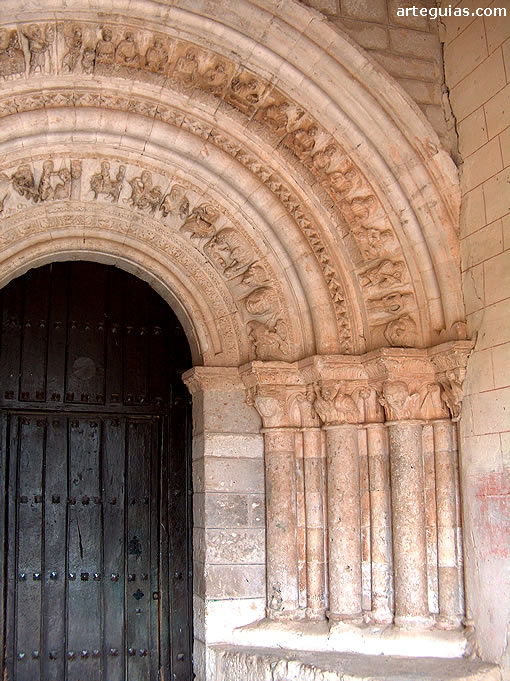 Columnas y arquivoltas de la porta de la iglesia de Hormaza: parte oriental