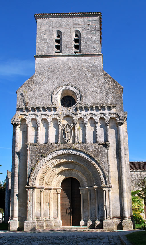 Iglesia de Notre Dame de Rioux: fachada oeste