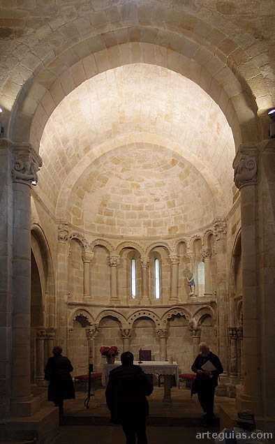 Magn&iacute;fico aspecto del interior del &aacute;bside. Iglesia de Santa Mar&iacute;a de Bareyo, Cantabria