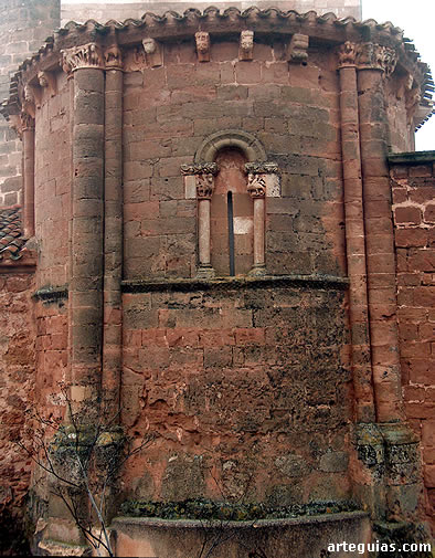 Soto de Bureba: &aacute;bside de la iglesia de San Andr&eacute;s
