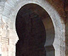 Arco de herradura de la iglesia de Santa Mar&iacute;a de Wamba