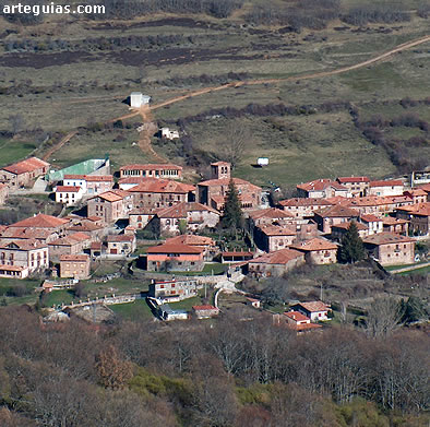 La iglesia de San Esteban ocupa un lugar privilegiado dentro de la localidad