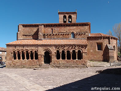 Iglesia rom&aacute;nica porticada de San Esteban Protom&aacute;rtir de Pineda de la Sierra, desde el sur